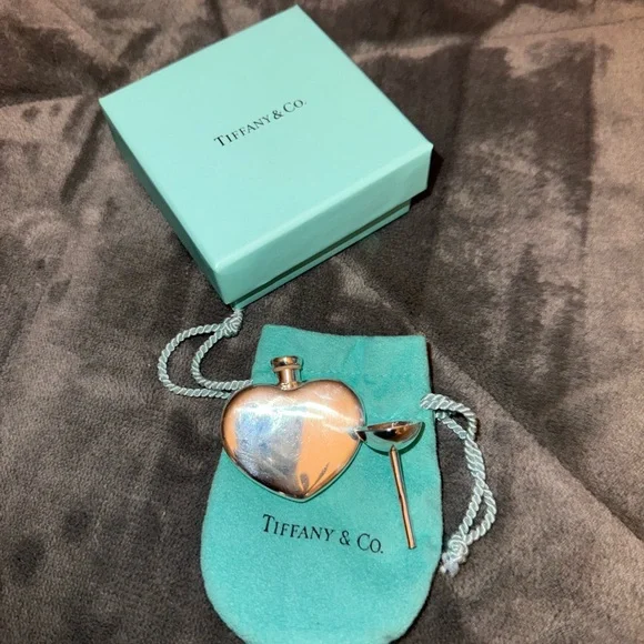 Preloved Tiffany& co sterling silver 40 by 40mm perfume bottle with pouch 18.8 G - Picture 2 of 3